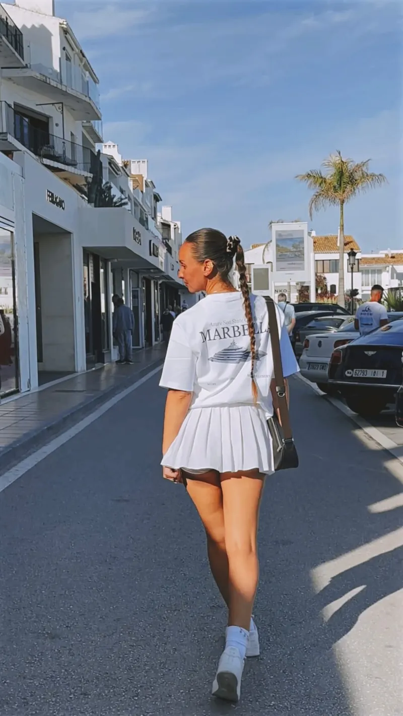 The Yacht tee in a street in Puerto Banús